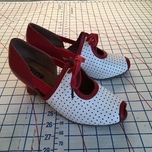 Royal Vintage 1940s Red/White Shoes Sz 9 Ginger